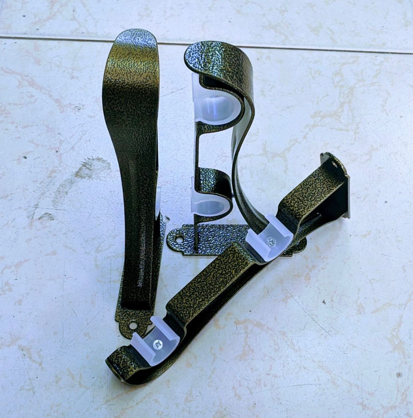 Curtain bracket